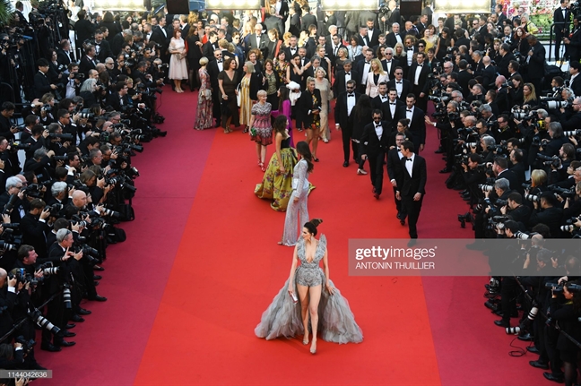 Thảm đỏ Cannes 2019: Chỉ dài 60m nhưng chứa đủ sự bát nháo của ngành giải trí Tham do Cannes 2019: Chi dai 60m nhung chua du su bat nhao cua nganh giai tri