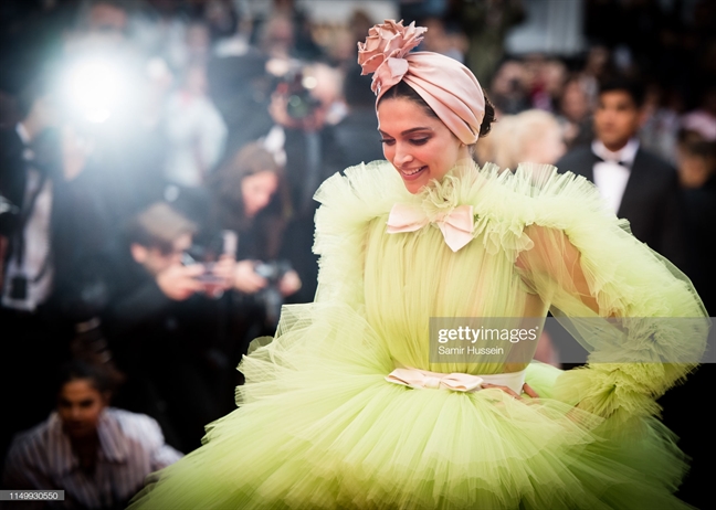 Thảm đỏ Cannes 2019: Chỉ dài 60m nhưng chứa đủ sự bát nháo của ngành giải trí Tham do Cannes 2019: Chi dai 60m nhung chua du su bat nhao cua nganh giai tri