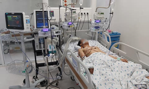 Thiếu niên 15 tuổi hối hận sau tự tử khi chứng kiến nhiều em bé đang thoi thóp Thieu nien 15 tuoi hoi han sau tu tu khi chung kien nhieu em be dang thoi thop