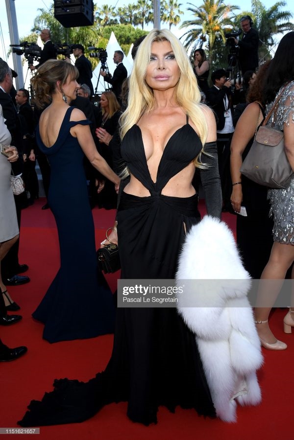 Trang phục nào hở bạo nhất LHP Cannes 2019? Trang phuc nao ho bao nhat LHP Cannes 2019?