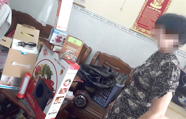 Lật tẩy chiêu 'móc túi' người già qua tour du lịch 0 đồng Lat tay chieu 'moc tui' nguoi gia qua tour du lich 0 dong