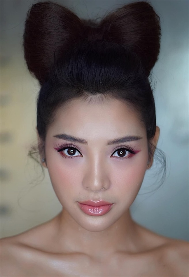 Phương Trinh Jolie lăng xê mốt búi tóc hình nơ lạ mắt Phuong Trinh Jolie lang xe mot bui toc hinh no la mat