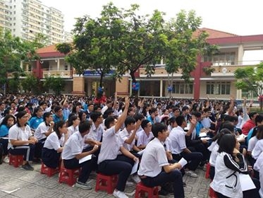 Vụ Trường THPT Thủ Thiêm thu lố tiền ôn thi của học sinh: Thu sai vẫn không chịu trả! Vu Truong THPT Thu Thiem thu lo tien on thi cua hoc sinh: Thu sai van khong chiu tra!