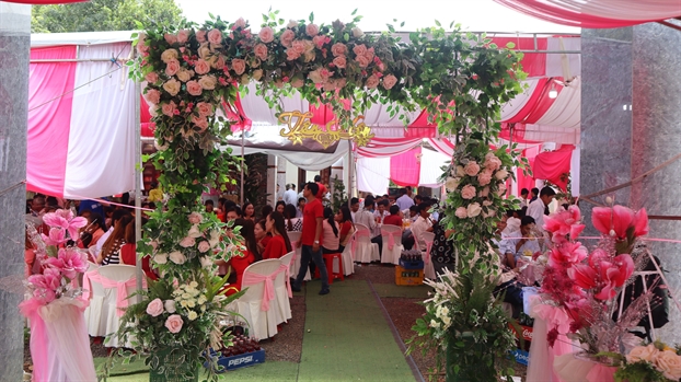 Chuyện lạ ở Bình Phước: đám cưới 50 bàn, không một giọt rượu bia Chuyen la o Binh Phuoc: dam cuoi 50 ban, khong mot giot ruou bia