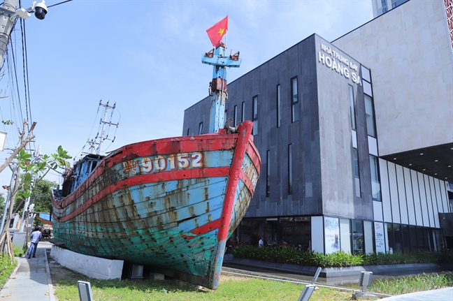 Đưa tàu cá Đà Nẵng bị tàu Trung Quốc đâm chìm vào nhà trưng bày Hoàng Sa Dua tau ca Da Nang bi tau Trung Quoc dam chim vao nha trung bay Hoang Sa