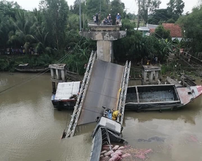 ‘Cầu BOT ở đường làng’ đổ sập khi vừa ngưng thu phí ‘Cau BOT o duong lang’ do sap khi vua ngung thu phi