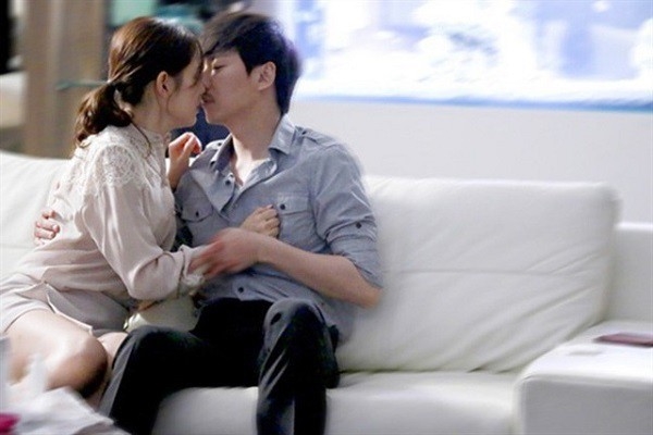 Chồng công khai ngoại tình khi tôi đang mang bầu Chong cong khai ngoai tinh khi toi dang mang bau