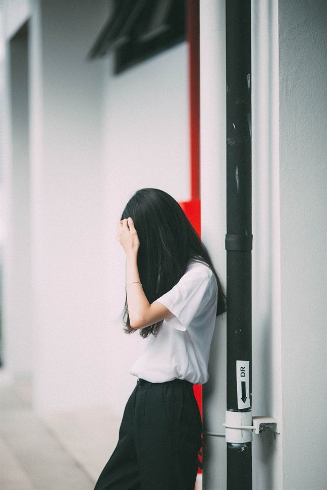 Người ta không thể ghen với một bóng dáng Nguoi ta khong the ghen voi mot bong dang