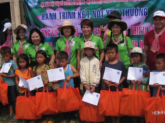 Về biên giới, đâu chỉ có tình yêu thương… Ve bien gioi, dau chi co tinh yeu thuong…
