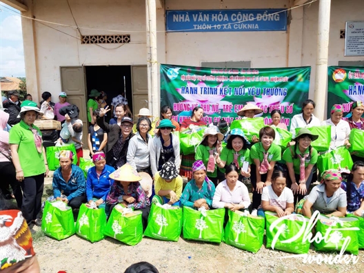 Về biên giới, đâu chỉ có tình yêu thương… Ve bien gioi, dau chi co tinh yeu thuong…