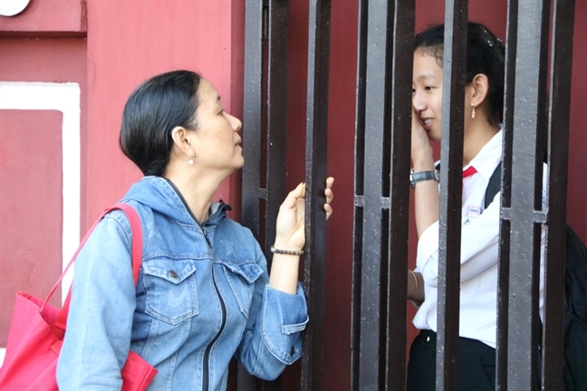 Thi vào lớp 10 tại Huế, con lo một cha mẹ lo mười Thi vao lop 10 tai Hue, con lo mot cha me lo muoi