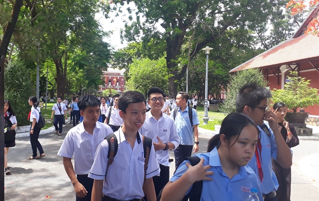 Thi vào lớp 10 tại Huế, con lo một cha mẹ lo mười Thi vao lop 10 tai Hue, con lo mot cha me lo muoi