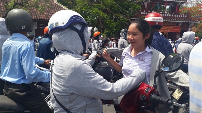 Thi vào lớp 10 tại Huế, con lo một cha mẹ lo mười Thi vao lop 10 tai Hue, con lo mot cha me lo muoi