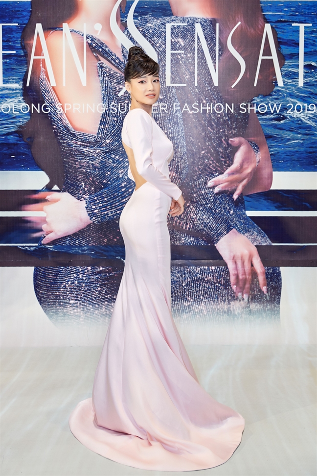Nhã Phương, Hari Won so kè độ gợi cảm Nha Phuong, Hari Won so ke do goi cam