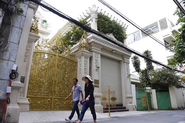 Ông Đoàn Ngọc Hải dẹp vỉa hè nhưng lại cho phép khách sạn cơi thêm tầng Ong Doan Ngoc Hai dep via he nhung lai cho phep khach san coi them tang