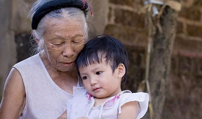 Nhờ mẹ chồng, tôi không phải canh camera theo dõi con cả ngày Nho me chong, toi khong phai canh camera theo doi con ca ngay