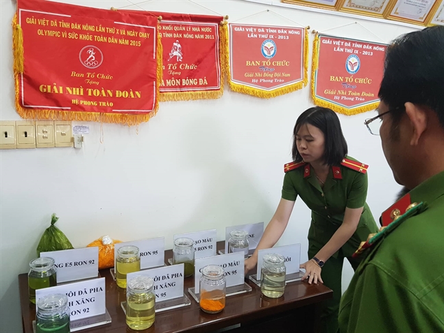 Vụ đại gia xăng dầu Trịnh Sướng: 6 triệu lít xăng giả được tung ra thị trường mỗi tháng Vu dai gia xang dau Trinh Suong: 6 trieu lit xang gia duoc tung ra thi truong moi thang