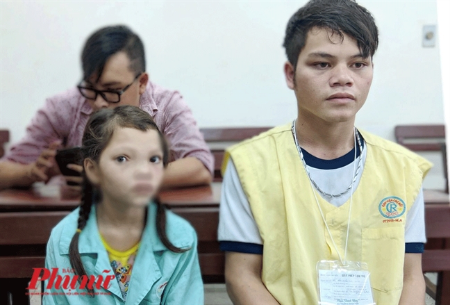 Dân làng ở Quảng Nam tế trâu trị bệnh cho cô bé bị chảy máu mũi liên tục Dan lang o Quang Nam te trau tri benh cho co be bi chay mau mui lien tuc