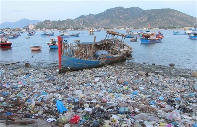 Sống chung với rác vẫn nhập thêm phế liệu Song chung voi rac van nhap them phe lieu