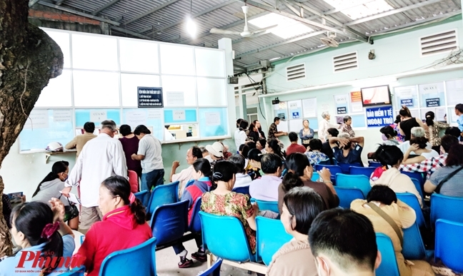 Bệnh viện công đã quá tải còn 'chảy máu chất xám' Bẹnh viẹn cong dã quá tải còn 'chảy máu chát xám'