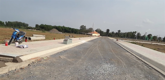 Xây dựng, bán hàng trái phép tràn lan ở dự án chuyển đổi khu công nghiệp thành khu dân cư ở Long An Xay dung, ban hang trai phep tran lan o du an chuyen doi khu cong nghiep thanh khu dan cu o Long An