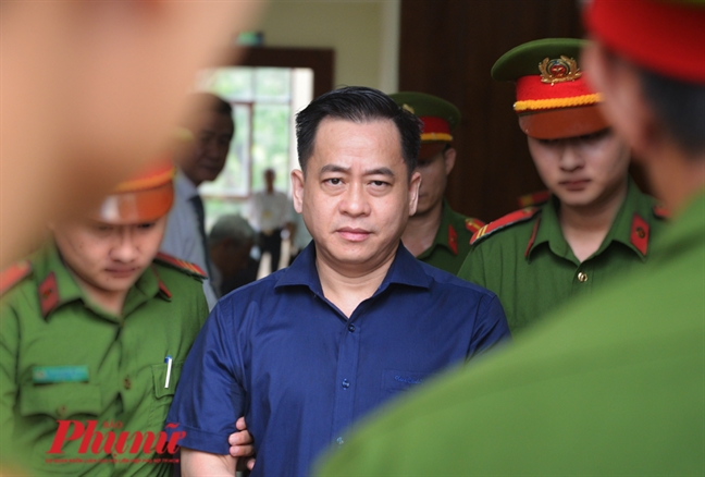 Vũ nhôm bình thản khi nghe tuyên y án 25 năm tù giam Vu nhom binh than khi nghe tuyen y an 25 nam tu giam