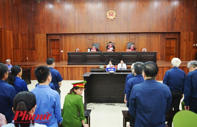 Vũ nhôm bình thản khi nghe tuyên y án 25 năm tù giam Vu nhom binh than khi nghe tuyen y an 25 nam tu giam