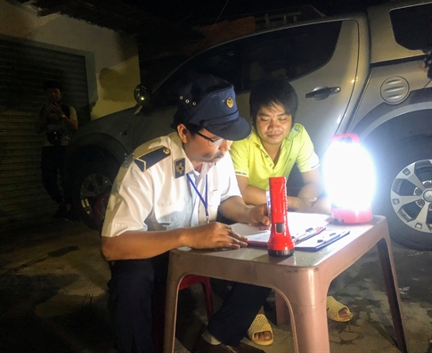 Trắng đêm ngăn dịch tả heo châu Phi vào TP.HCM Trang dem ngan dich ta heo chau Phi vao TP.HCM