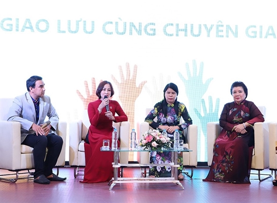 Diễn viên Quyền Linh: Con gái từng nhờ ba mua miếng... băng tràn Dien vien Quyen Linh: Con gai tung nho ba mua mieng... bang tran
