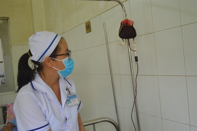Bán ghe cứu mạng con gái, cả gia đình 8 người vào bệnh viện ở nhờ Ban ghe cuu mang con gai, ca gia dinh 8 nguoi vao benh vien o nho