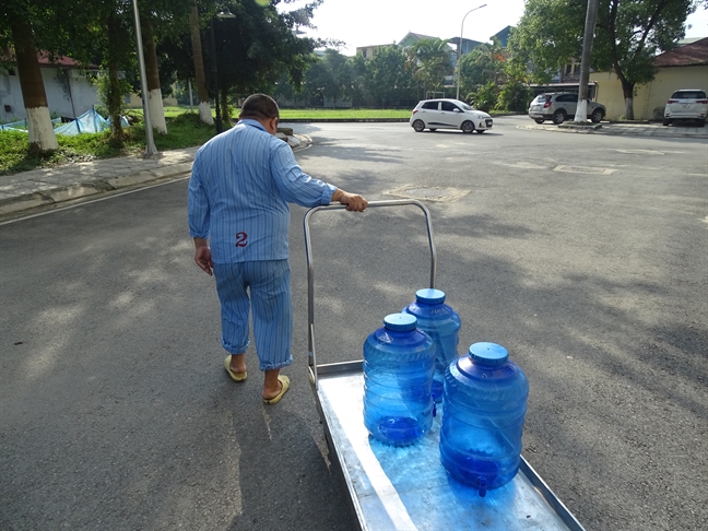 Bệnh nhân vô danh canh cửa tại Bệnh viện Tâm thần hàng chục năm Benh nhan vo danh canh cua tai Benh vien Tam than hang chuc nam