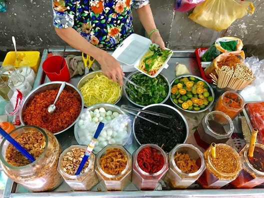 Chợ 200 Xóm Chiếu - khu chợ ăn vặt nức tiếng quận 4 Cho 200 Xom Chieu - khu cho an vat nuc tieng quan 4