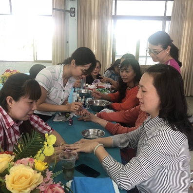 Đổi mới để tồn tại, phát triển và khẳng định Doi moi de ton tai, phat trien va khang dinh