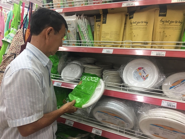 Ống hút bằng tre, cỏ, hộp đựng cơm từ bã mía... thân thiện nhưng không ít bất tiện Ong hut bang tre, co, hop dung com tu ba mia... than thien nhung khong it bat tien