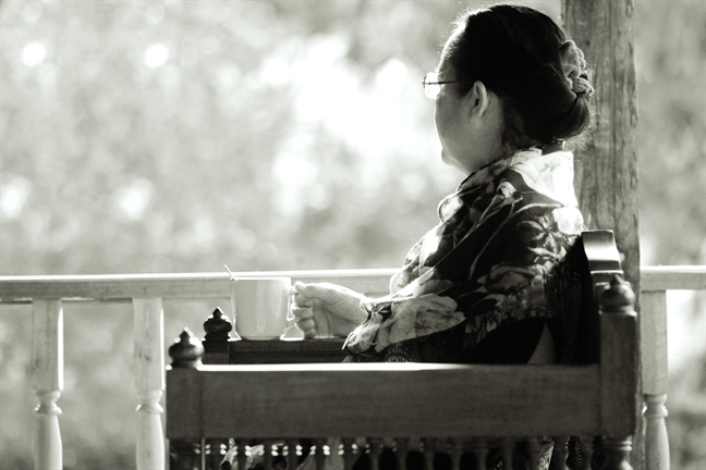 Bà tới chăm cháu, phát hiện sự thật động trời về con rể Ba toi cham chau, phat hien su that dong troi ve con re