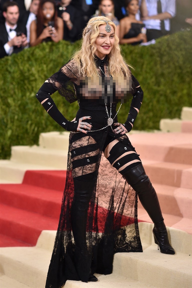Madonna: Tình yêu của người mẹ trong vầng hào quang nữ hoàng Madonna: Tinh yeu cua nguoi me trong vang hao quang nu hoang