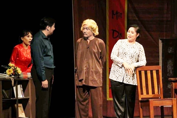 'Bà bầu' sân khấu và những giọt nước mắt sau cánh gà 'Ba bau' san khau va nhung giot nuoc mat sau canh ga