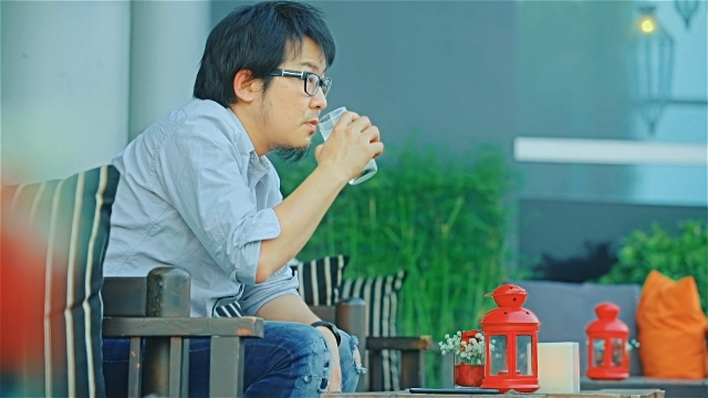 Vợ chặn điện thoại chồng cũ, con ngẩn ngơ nhớ ba Vo chan dien thoai chong cu, con ngan ngo nho ba