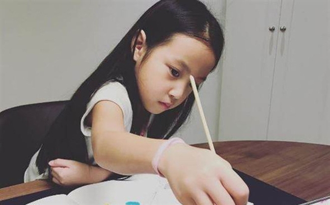 Đọ vẻ đáng yêu của các tiểu công chúa nhà sao Hoa ngữ Do ve dang yeu cua cac tieu cong chua nha sao Hoa ngu