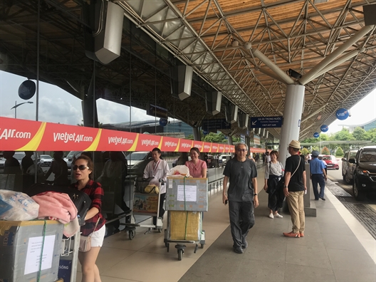 Bị Vietjet delay quá 4 tiếng, khách hàng có thể yêu cầu bồi thường Bi Vietjet delay qua 4 tieng, khach hang co the yeu cau boi thuong