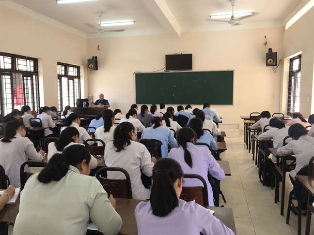 Hè, giáo viên rủ nhau đi học nâng chuẩn He, giao vien ru nhau di hoc nang chuan