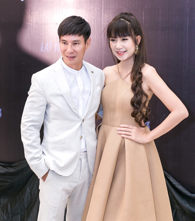Thời trang của các cặp 'đũa lệch' đẹp đôi Vbiz Thoi trang cua cac cap 'dua lech' dep doi Vbiz