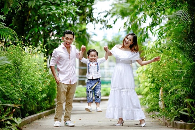 Thời trang của các cặp 'đũa lệch' đẹp đôi Vbiz Thoi trang cua cac cap 'dua lech' dep doi Vbiz