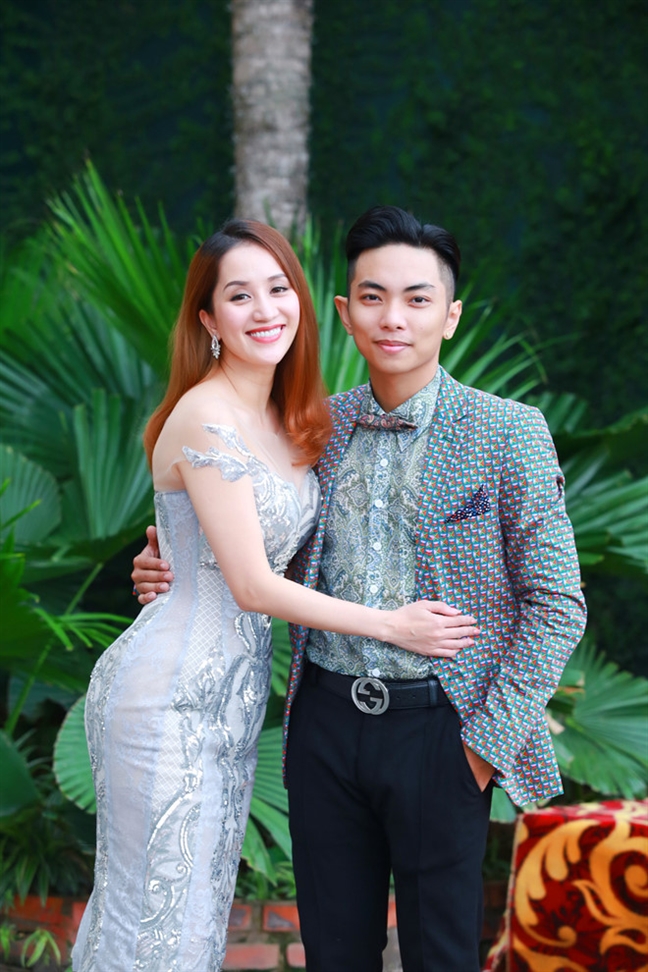 Thời trang của các cặp 'đũa lệch' đẹp đôi Vbiz Thoi trang cua cac cap 'dua lech' dep doi Vbiz