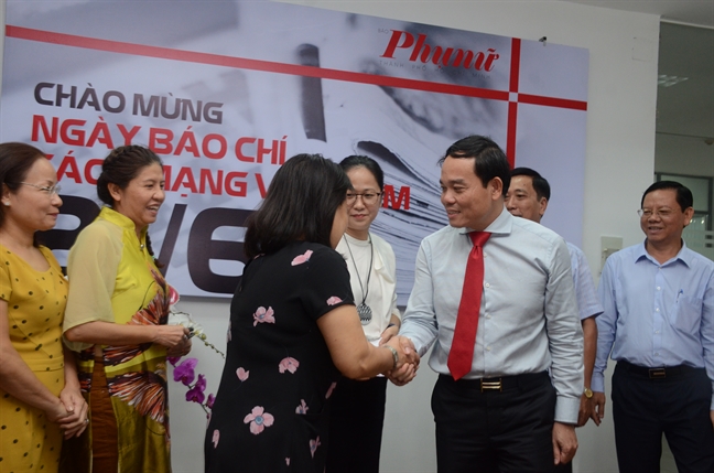 Phó bí thư Thường trực Thành ủy TP.HCM thăm, chúc mừng Báo Phụ Nữ TP.HCM Pho bi thu Thuong truc Thanh uy TP.HCM tham, chuc mung Bao Phu Nu TP.HCM