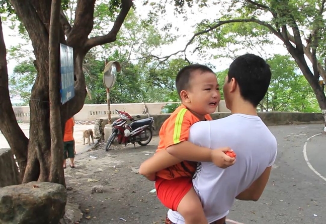 Du khách tham quan chùa Châu Thới bất an với hậu duệ Tề Thiên Đại Thánh Du khach tham quan chua Chau Thoi bat an voi hau due Te Thien Dai Thanh