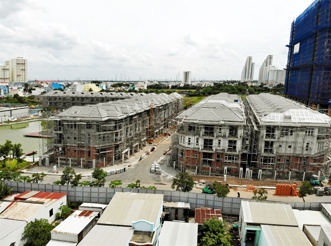 Vì sao Sở Xây dựng TP.HCM thả cho Hưng Lộc Phát xây trái phép 110 căn biệt thự? Vi sao So Xay dung TP.HCM tha cho Hung Loc Phat xay trai phep 110 can biet thu?
