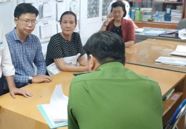 Gia cảnh bi đát của bé gái 14 tuổi mang bầu 21 tuần nghi bị cậu ruột hiếp dâm Gia canh bi dat cua be gai 14 tuoi mang bau 21 tuan nghi bi cau ruot hiep dam