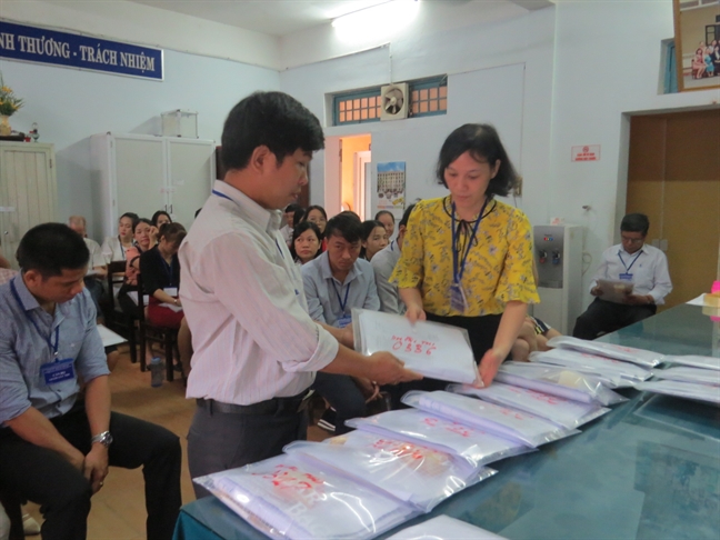 U40 vẫn còn đi thi THPT quốc gia U40 van con di thi THPT quoc gia