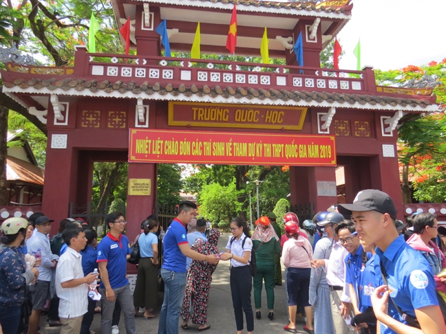 Thí sinh Huế mừng rỡ vì bài thi môn văn có nhắc đến sông Hương Thi sinh Hue mung ro vi bai thi mon van co nhac den song Huong